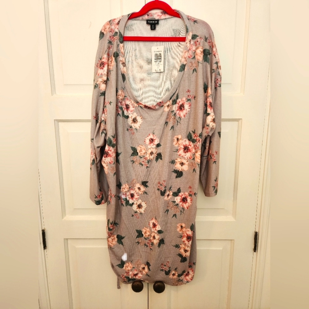NWT Womens Torrid Floral Sweater
